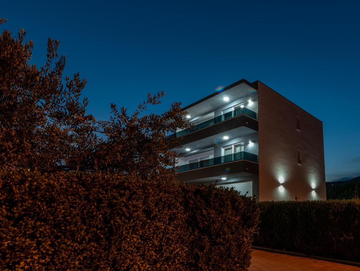 Villa Dalmata Трогир Екстериор снимка