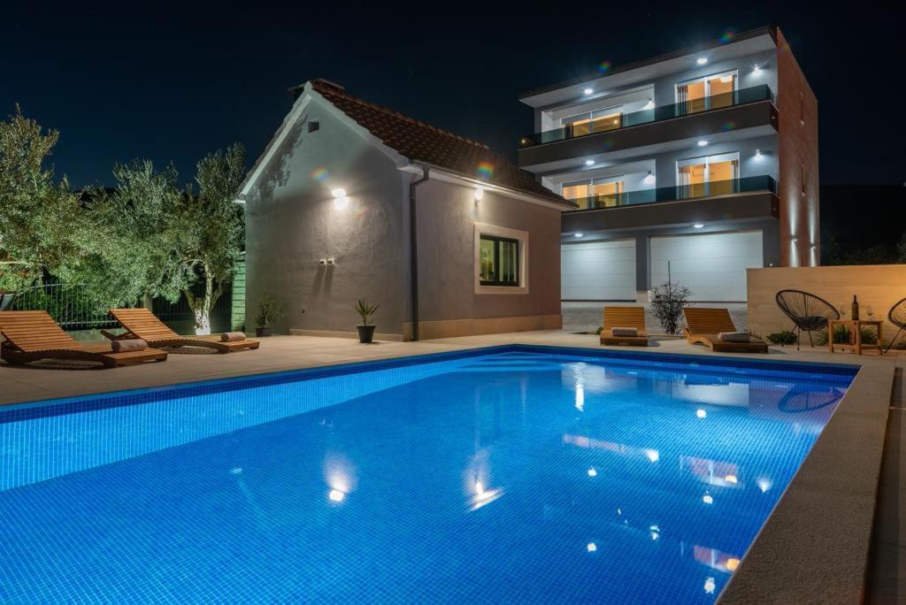 Villa Dalmata Трогир Екстериор снимка